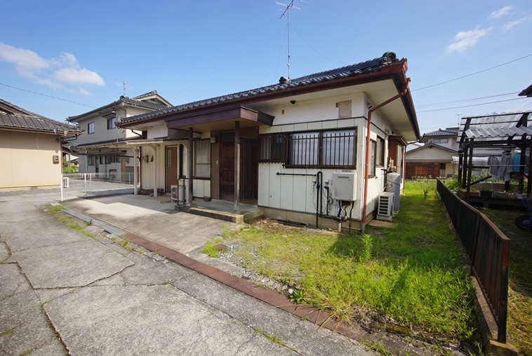 飯田市毛賀中古住宅外観写真