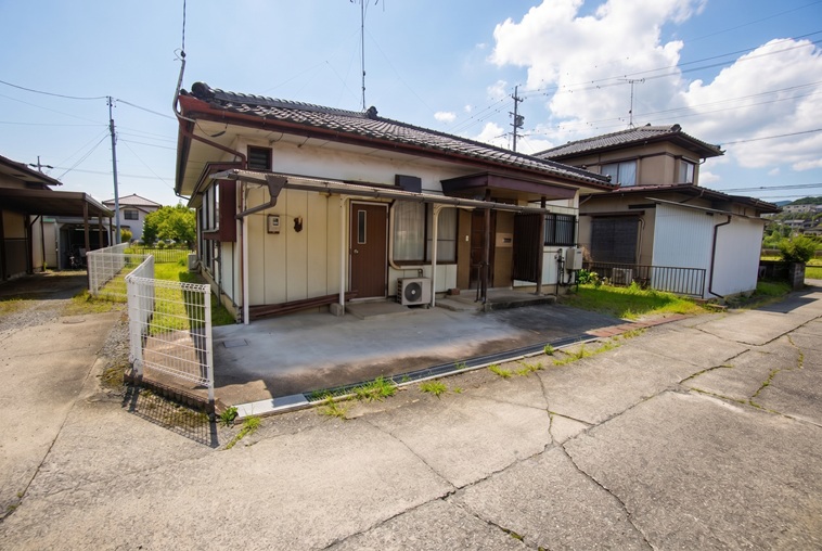 飯田市毛賀中古住宅外観写真