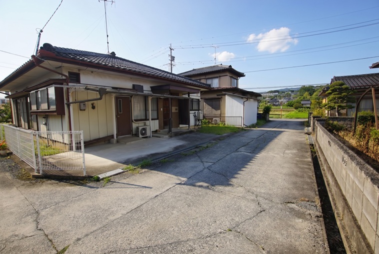 飯田市毛賀中古住宅外観写真