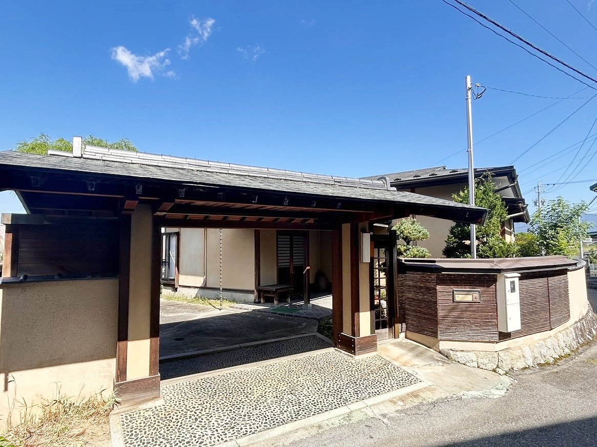 飯田市上殿岡2049万円（3LDK）